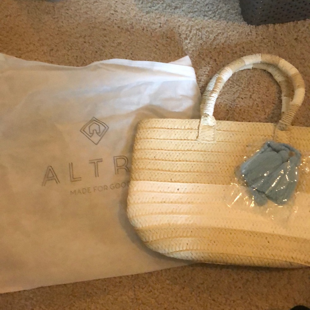 NWOT Straw beach bag